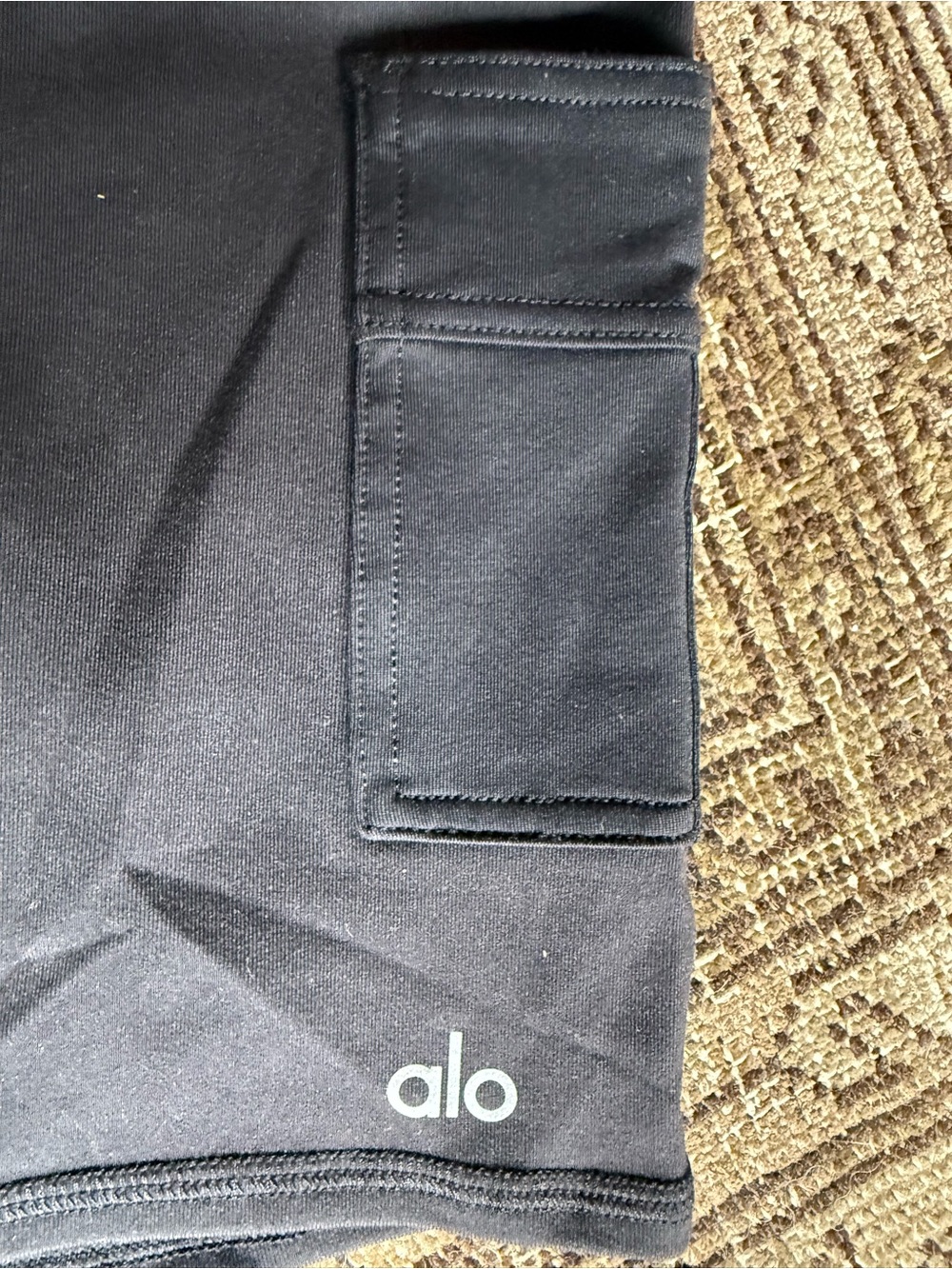 ALO Yoga Black High-Waist Cargo Bike Shorts women’s small - Picture 2 of 4